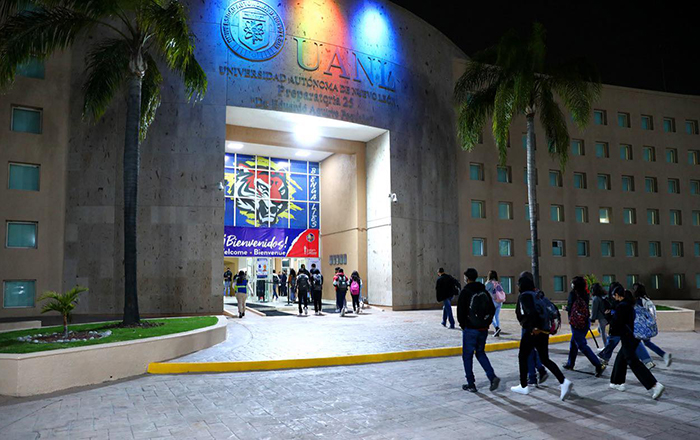 Vuelven estudiantes a las aulas de la UANL 3 327079189 6612062608820135 2130435143697337889 n