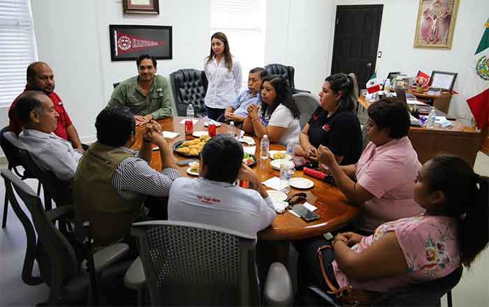 Felicita el alcalde Carlos Peña a periodistas en su día 1 ALCALDE