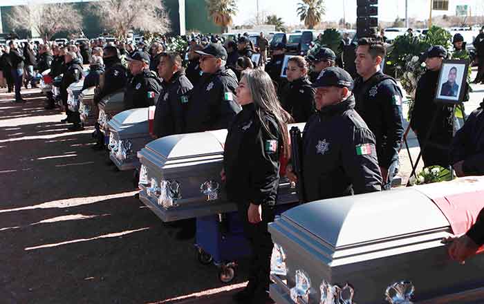 Rinden homenaje a los agentes asesinados en motín de penal de Juárez 1 HOMENAJE 2