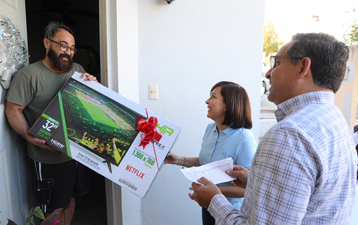 Reconoce gobierno de Guadalupe a primeros contribuyentes cumplidos con predial 2 IMG 20230101 WA0024