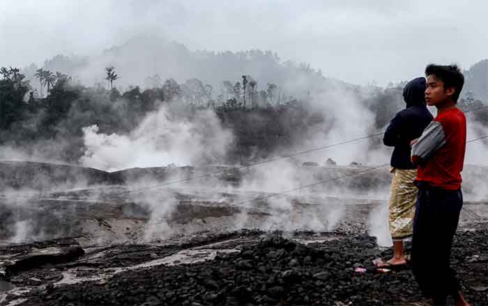 Volcán indonesio Marapi entra en erupción 1 INDONESIA