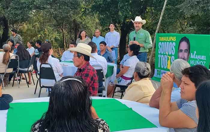 Muñoz Cano escucha demandas de habitantes de la zona cañera 1 MUNOZ CANO 2