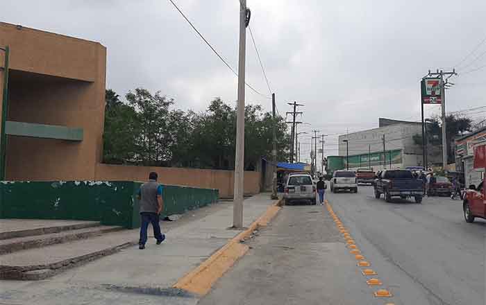 Ahora lo ves, ahora no; corrige CFE poste caído en la UMF 33 1 POSTE 2