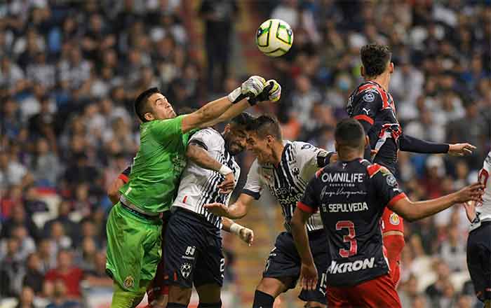 Cae Rayados en su debut en casa 1-0 ante Chivas 4 RAYADOS 2
