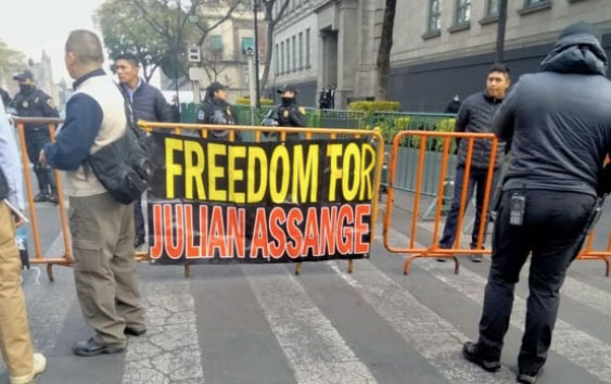 Exigen libertad de Assange, ante arribo de Biden a Palacio Nacional 1 fre