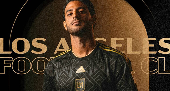 Carlos Vela presume la nueva playera del LAFC