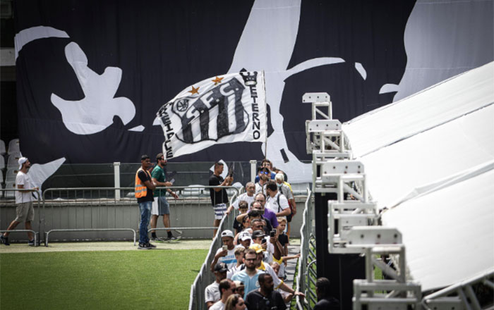 Miles y miles de personas asisten a velorio de Pelé en Brasil 1 sa