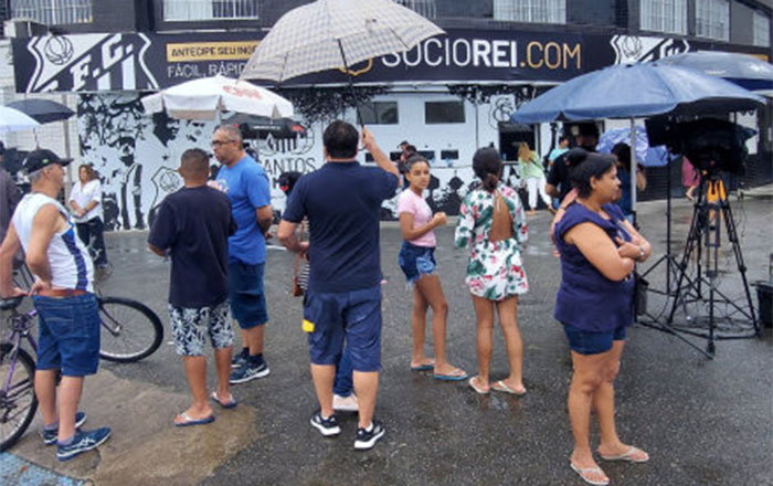 Miles y miles de personas asisten a velorio de Pelé en Brasil 2 ses