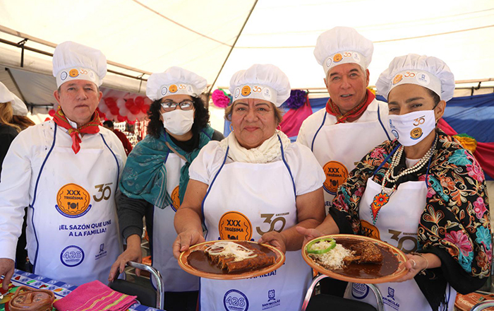 Ofrecen vecinos más de 7 mil platillos por fundación de San Nicolás 2 329410040 500368655599668 5618290850488216090 n