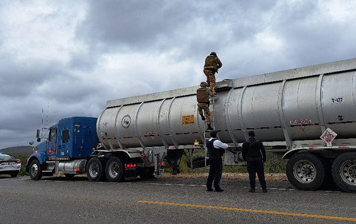 Transportaba hidrocarburos sin documentos y en forma riesgosa 2 331011442 596524235162375 8197030689053516696 n