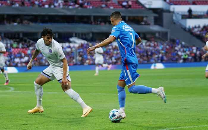 ‘El Tuca’ debuta en Cruz Azul con victoria 1 CRUZ AZUL 2