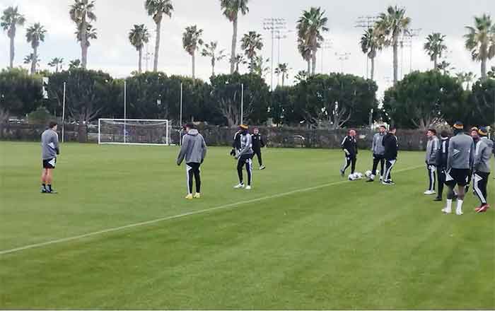 'Chicharito' dejaría plantado a Vela en el inicio de la MLS 2 ENTRENAMIENTO