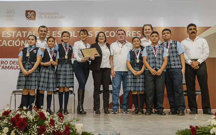 Premia SET a ganadores del Concurso Estatal de Escoltas 1 ESCOLTA