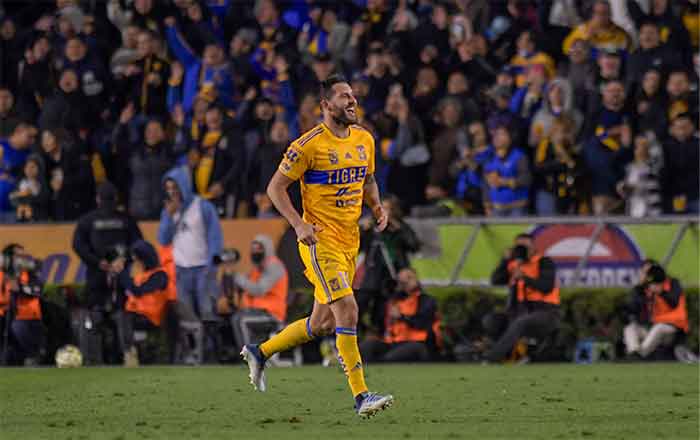 Debuta 'Chima' con victoria ante Pumas 6 GIGNAC 2 1
