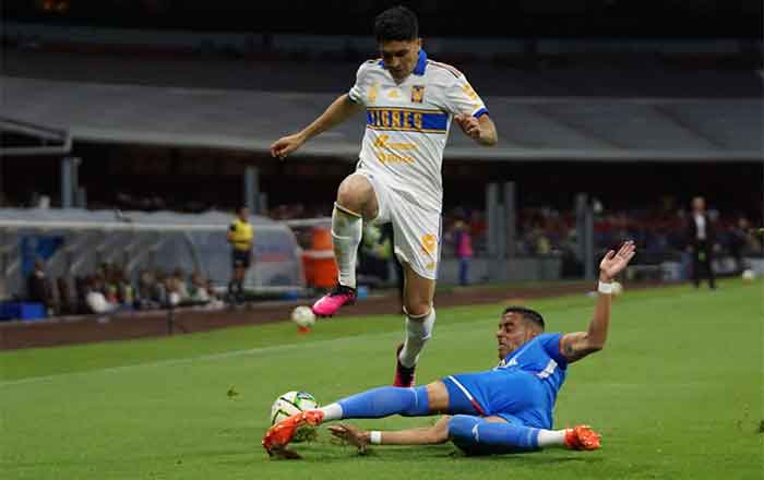 Descarrila Tigres a la Máquina del Cruz Azul 1 TIGRES 2