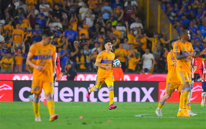Sorprende Chivas a Tigres y los derrota 2-1 8 TIGRES 8