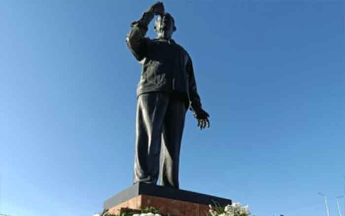 Roberto Madrazo alerta por remoción de estatua de su padre en Tabasco 1 estatua