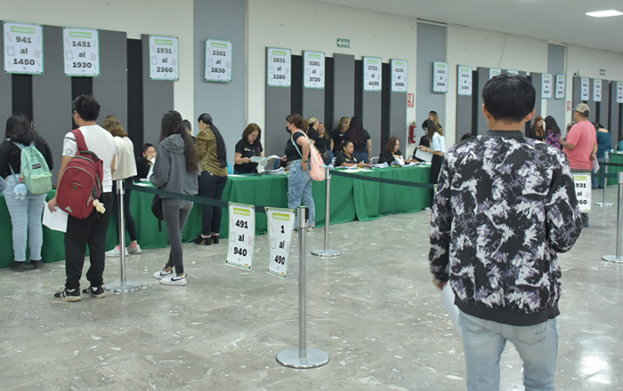 Entrega Apodaca becas a 8 mil 300 estudiantes de prepa y facultad 3 2 4