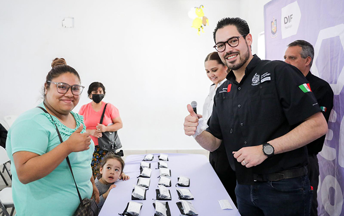 Entrega David de la Peña, lentes sin costo a santiaguenses 1 332351025 749283450120615 8990500637623368625 n