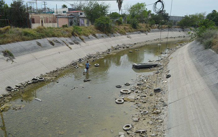 Disminuye el nivel en canales de Reynosa; emerge la basura 3 334585788 710207644182973 8421015988877019680 n