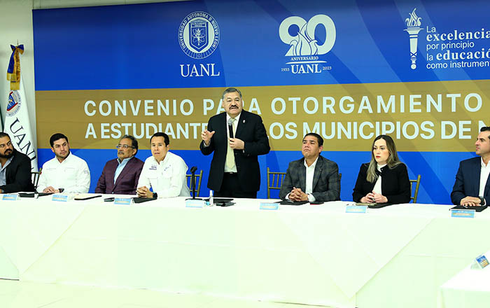 Oficializa UANL el otorgamiento de becas a 9 municipios de NL 2 8W8A3699
