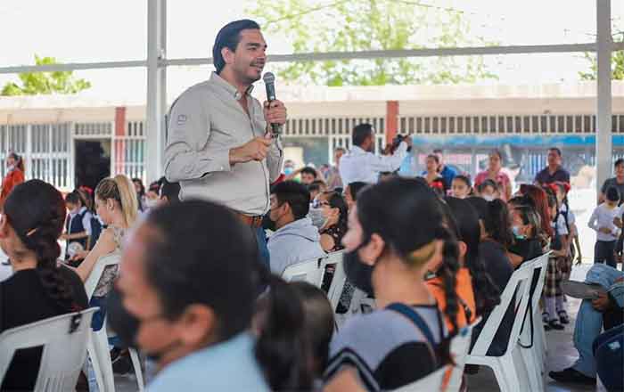 Entrega Carlos Peña módulos sanitarios a escuela primaria 2 ALCALDE 7