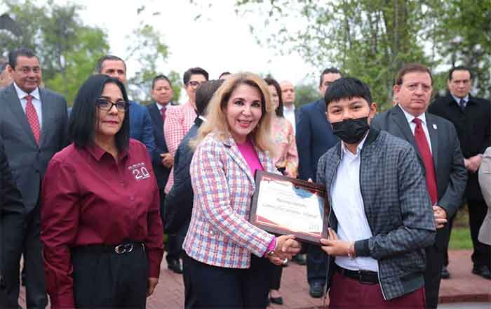Reconocen a alcaldesa de Nuevo Laredo por su apoyo a educación 1 NUEVO LAREDO 2