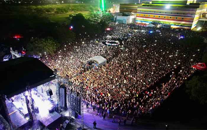 Carlos Peña clausura Feria de Reynosa con Los Tucanes 1 TUCANES 2