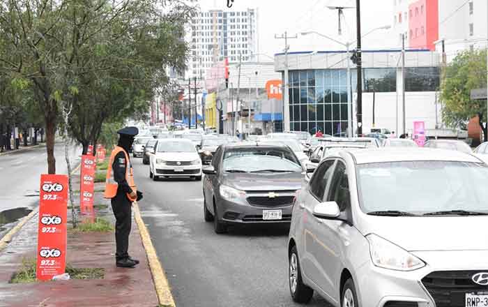 Viven alrededores de Fundidora caos vial por Pal Norte 2 VIALIDAD 2