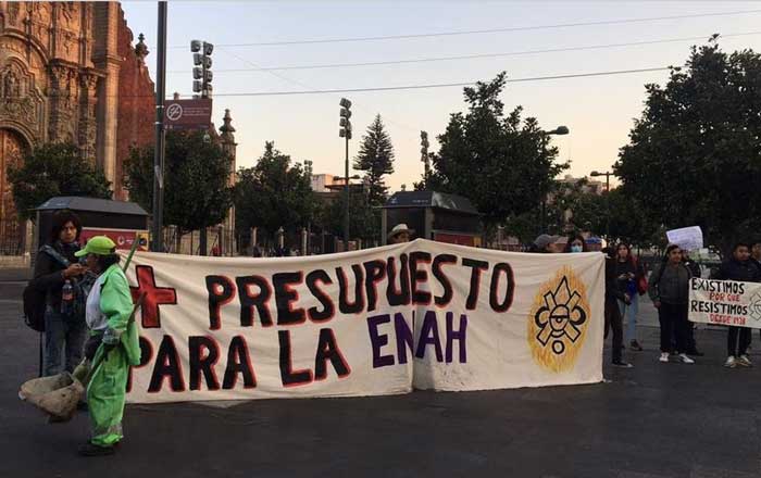 Estudiantes y trabajadores de la ENHA protestan en Palacio Nacional 1 pres 1