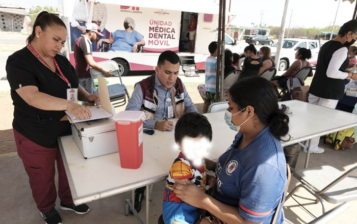 Más familias neolaredenses se benefician con brigadas médico asistencial 1 vac