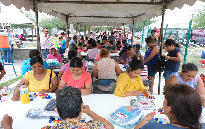Continúa brigada tocando corazones neolaredenses 2 338164961 701382291723734 8766773755443477283 n