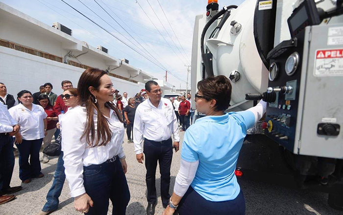 Recibe COMAPA de Nuevo Laredo camión para desazolve 1 339336909 571208694796969 4627483053795153887 n