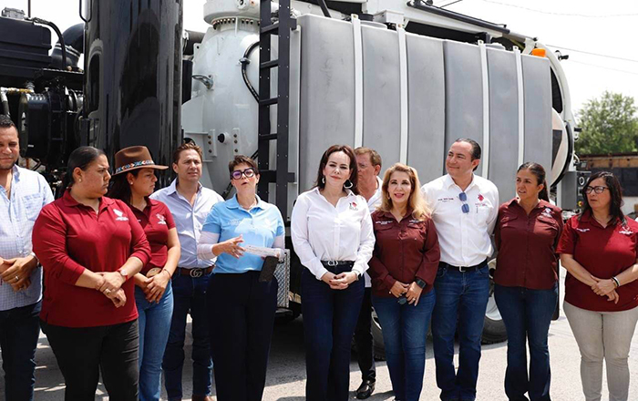 Recibe COMAPA de Nuevo Laredo camión para desazolve 2 339474020 909952953560476 4528935412621742555 n