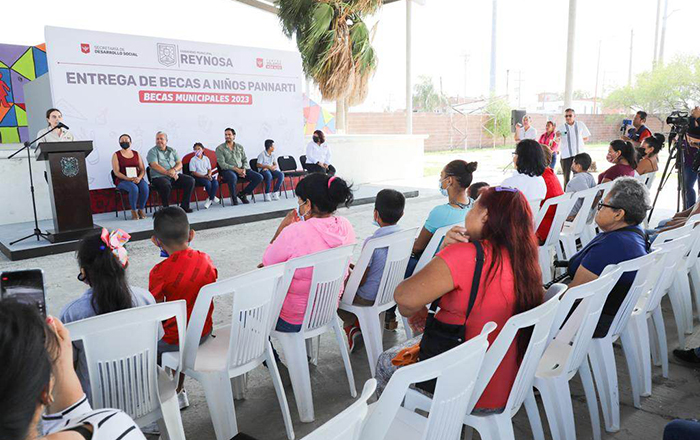 Entrega Carlos Peña becas de PANNARTI 1 339489000 566010148664487 423892717527001082 n