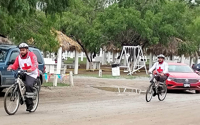 Recorren paramédicos en bici el área de la Playita 2 340192583 769042924815952 7312075947242944278 n