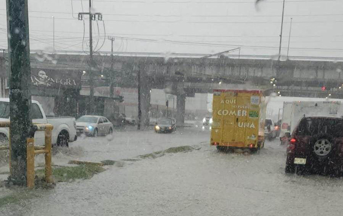 Recorren dependencias municipales la ciudad durante y después de la lluvia 1 340316609 757932292472162 2628297194312891543 n