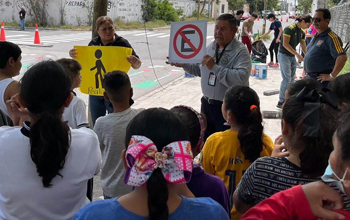 Refuerzan seguridad vial en primaria al norte de Monterrey 1 343169202 227987499822689 4613521539625884223 n