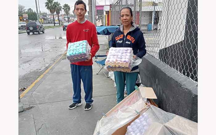 Doña Patricia tiene más de 15 años vendiendo huevos de Pascua 2 HUEVOS 3