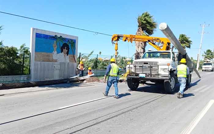 Postes, espectaculares y techumbres caídos, deja tromba en Matamoros 1 MATAMOROS 2 4