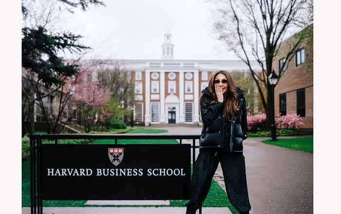 Thalía dio una charla en Harvard y recordó a su padre 1 THALIA 2
