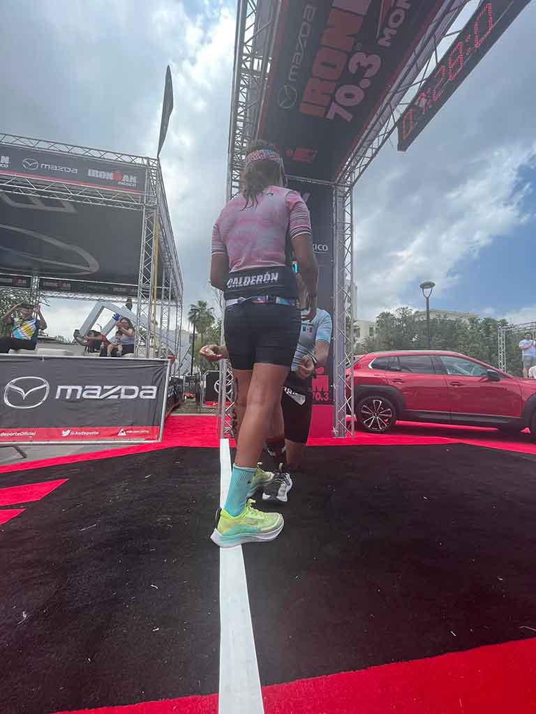 Y al cruzar la meta del Iron Man 70.3: ¿te quieres casar conmigo? 2 TRES 1