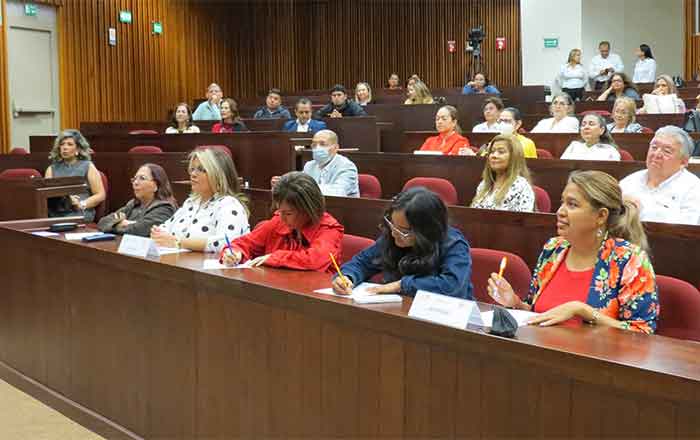Mujeres emprendedoras exponen en UAT el panel 'Creciendo Juntas' 1 UAT 2 1