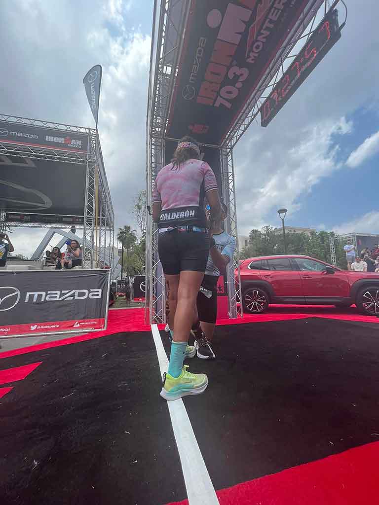 Y al cruzar la meta del Iron Man 70.3: ¿te quieres casar conmigo? 1 UNO