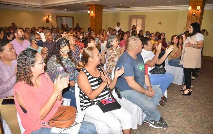 Arropan a Úrsula en Tampico y le gritan ‘Presidenta, presidenta…’ 2 esr