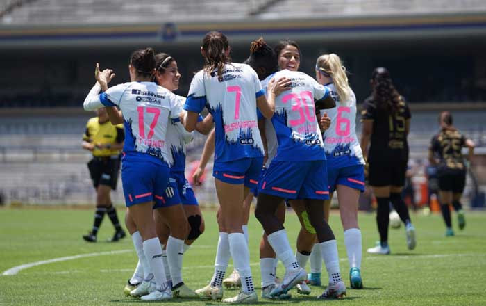 En su casa, Pumas le roba la victoria a Rayadas 1 rayadas