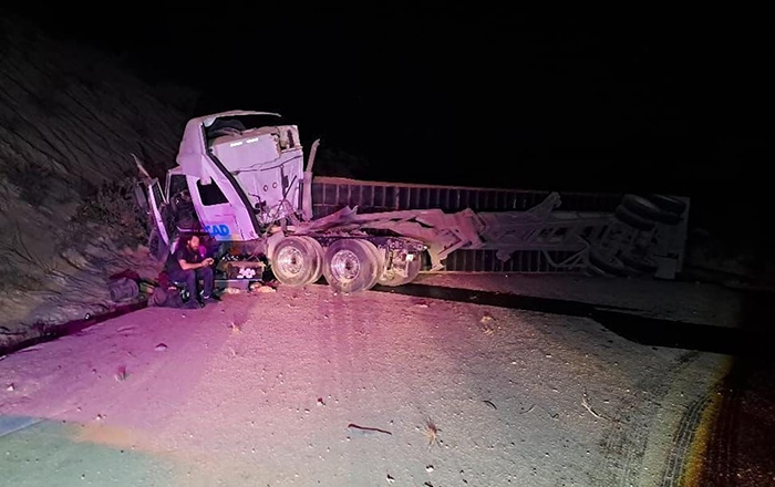 Tractocamión con tabaco se vuelca en Carretera Estatal 1 341993999 235134272433285 9080187640343396862 n