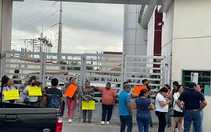 Protestan vecinos contra CFE por estar 12 días sin luz 1 342107287 135806809409148 8966187508075245976 n