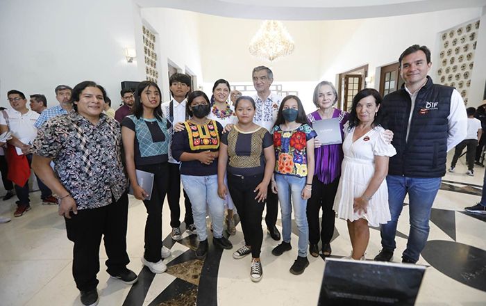Festejan a niños de Casa Hogar en Los Pinos 1 343887454 748806836893292 5117382961316947432 n