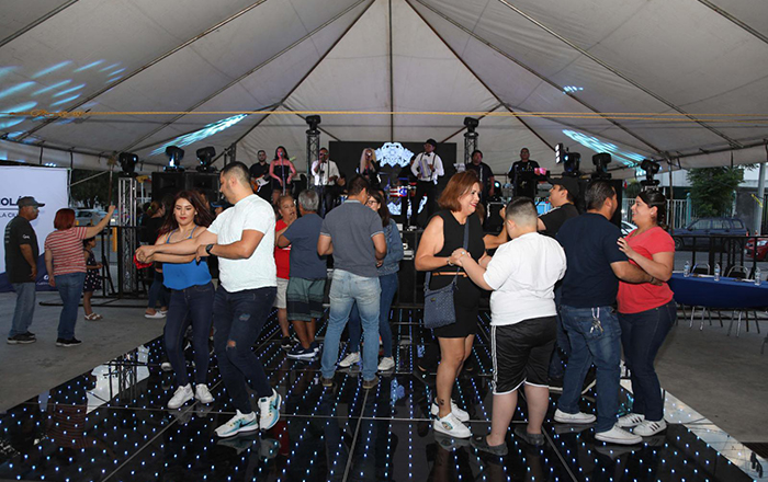 Invita San Nicolás a divertirse al estilo de los 90's 3 346103030 1211242679557181 4500550959588249420 n